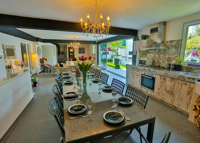 ***Green Dream***- Villa In Split Split