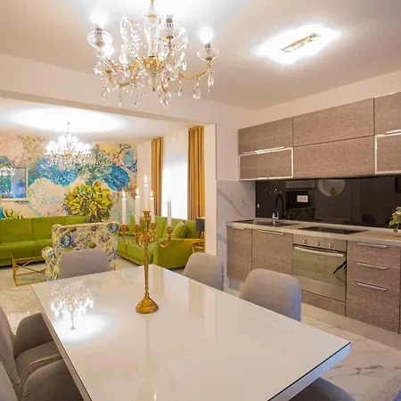 ***Green Dream***- Villa In Split 빌라 *